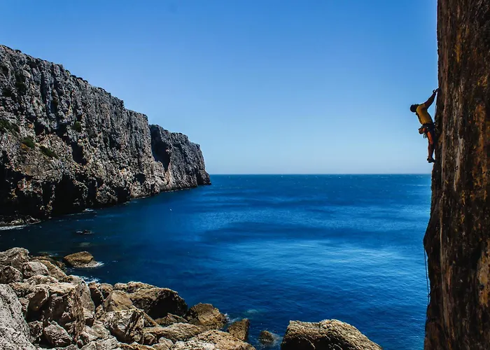 Sagres hotels near Statue of Henry the Navigator